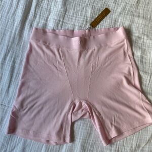 Skims soft lounge ribbed boxer. Cherry blossom.